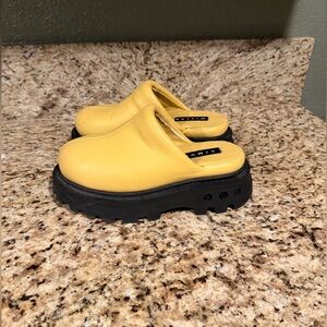 Simon miller women’s yellow platform grip bubble clogs size 38/7.5US